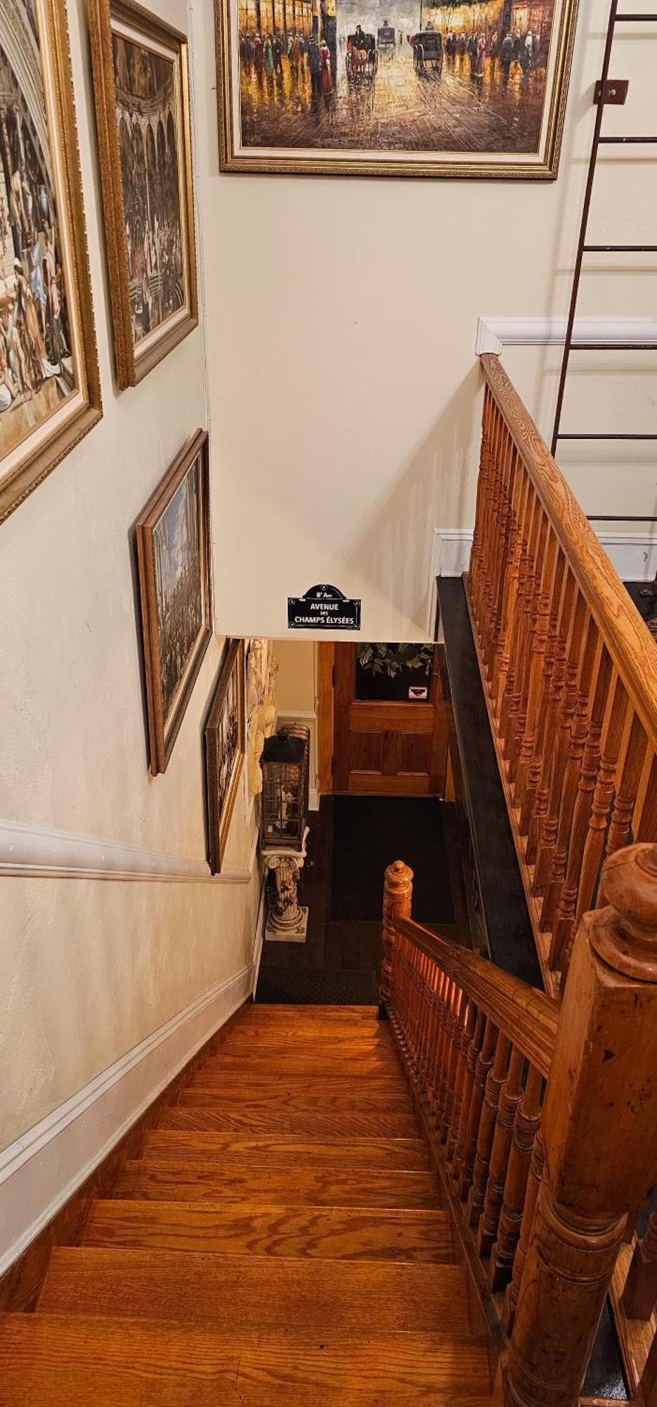 Luxurious At Colonial Townhouse New York
