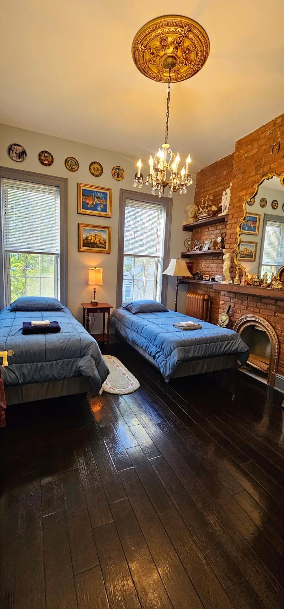 Luxurious At Colonial Townhouse Apartment