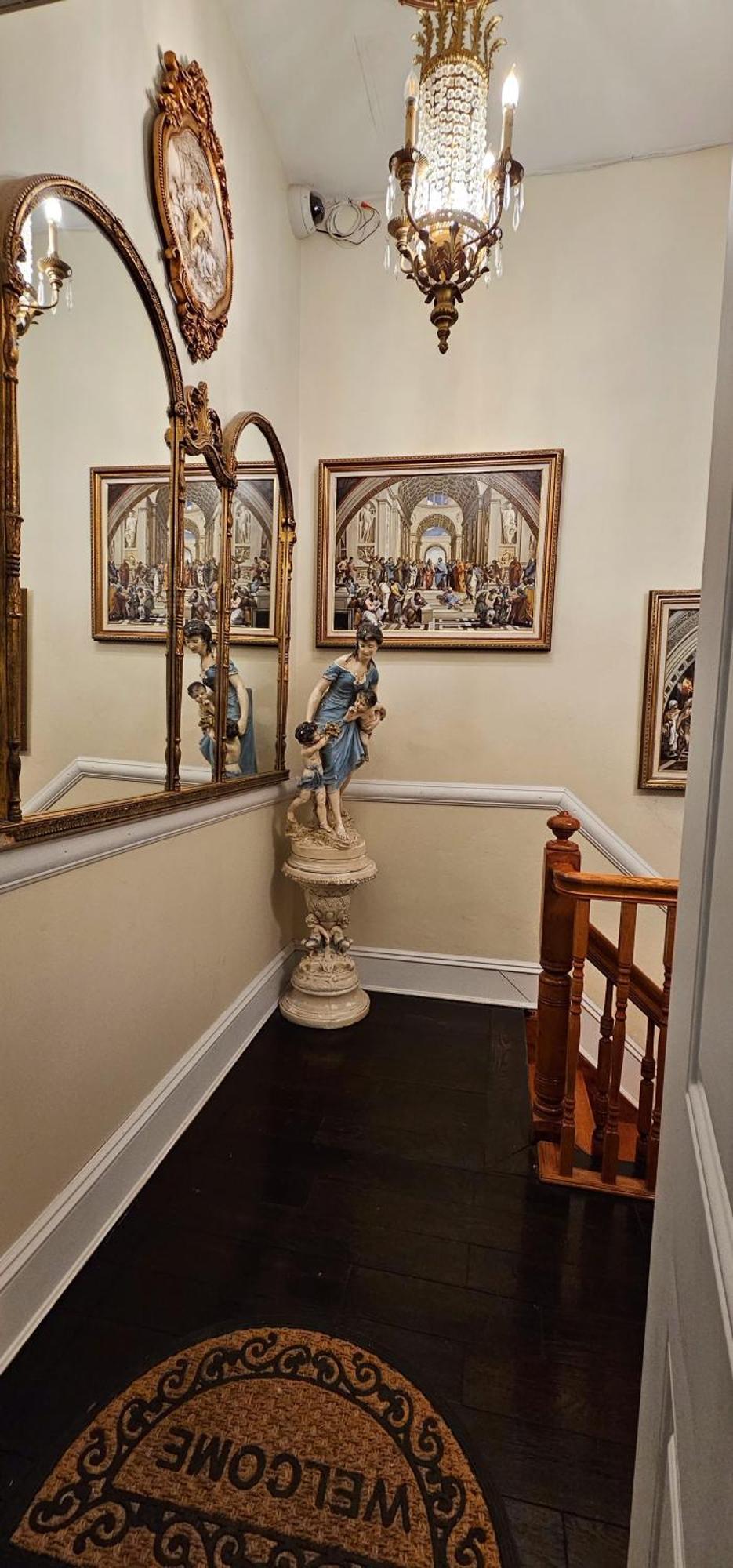 Luxurious At Colonial Townhouse Apartment New York